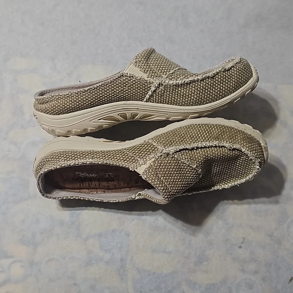 Skechers Slipon Sneakers 👟